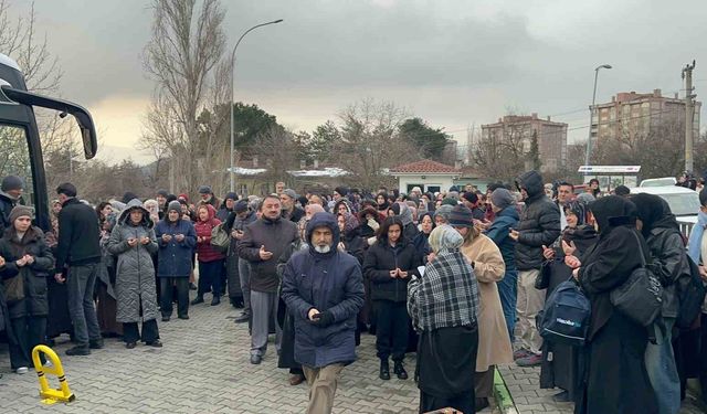 Öğrenci, öğretmen ve veliler umre için yola çıktı