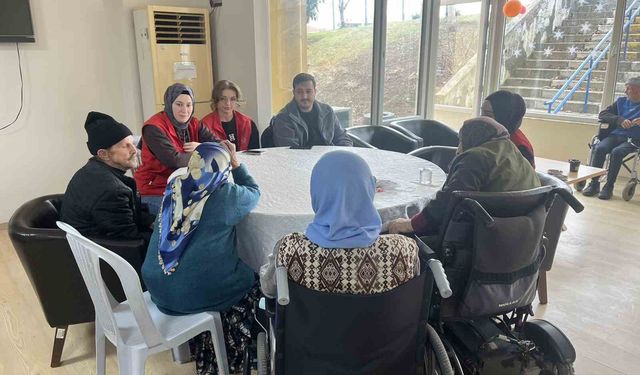 Doğum günlerini birlikte kutladılar