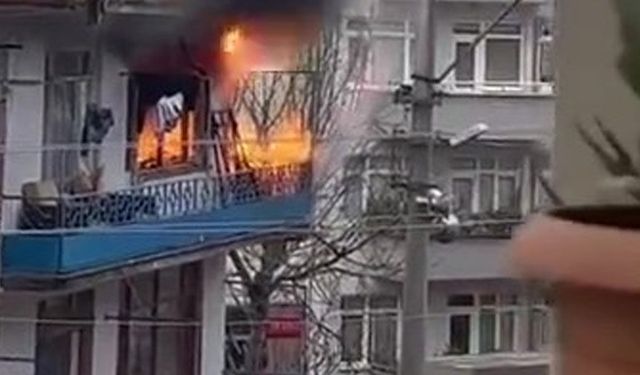 Evde çıkan yangında elektrik kabloları patladı