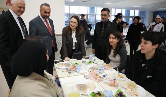 Bartın protokolü üniversite öğrencileriyle iftarda buluştu