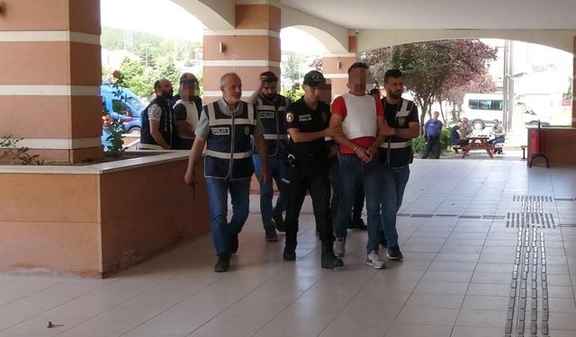 Silahla vurulan vatandaşa yerde yatarken tekme atan sanığa müebbet hapis cezası