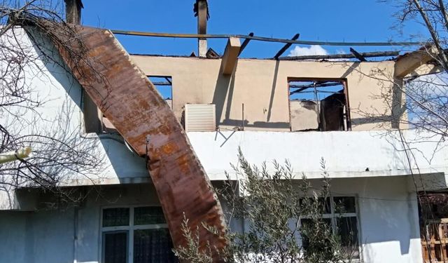 2 katlı ev alevlere teslim oldu