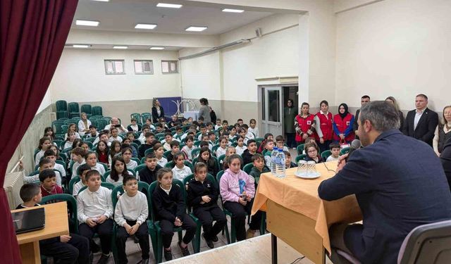 Başkan Çetinkaya'dan miniklere yerel yönetim dersi