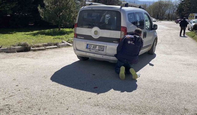 Hafif ticari araç ile motosiklet çarpıştı: 1 yaralı