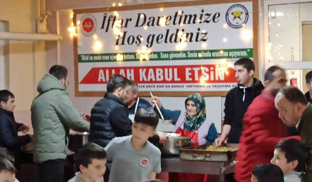 Hafız adayları din görevlileri ile iftar programında bir araya geldiler