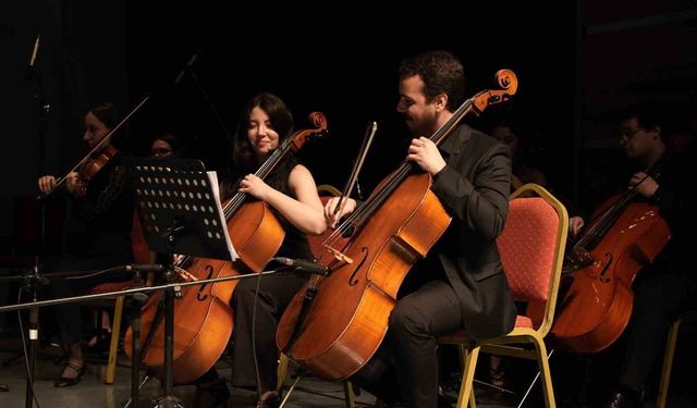 Kocaeli Orkestrası, Toygar Işıklı dizi müziklerini izleyiciyle buluşturdu