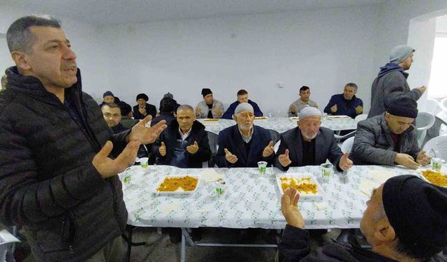 Köy halkı geleneksel bayram yemeğinde buluştu