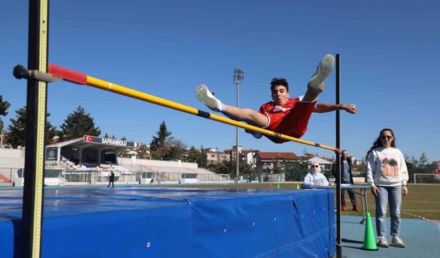 Okul sporları atletizm yarışları gerçekleşti