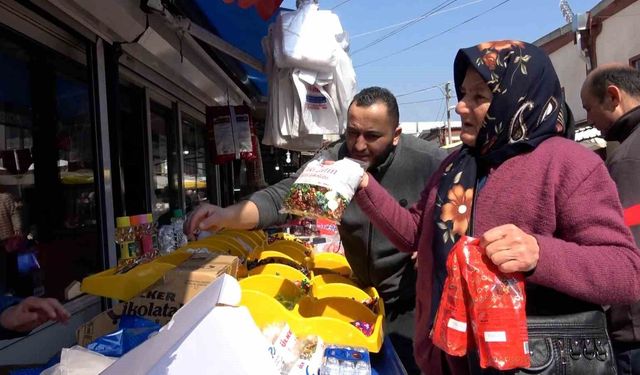 Pazar tezgahları bayram şekerleriyle renklendi