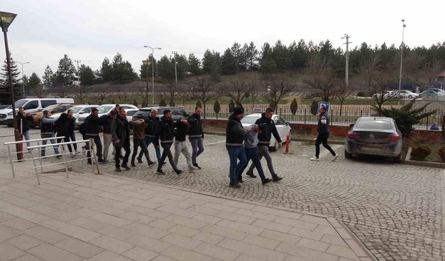 Uyuşturucu operasyonda gözaltına alınan şüphelilerden 3'ü tutuklandı