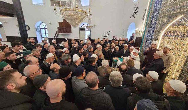 Ziyarete açılan Sakal-ı Şerif'i görmek isteyen vatandaşlar camiye akın etti