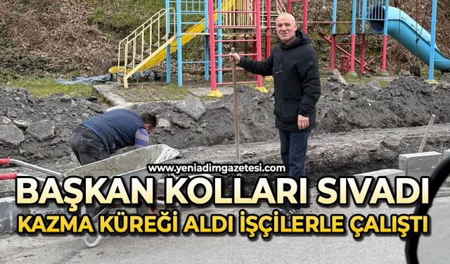 Başkan kolları sıvadı: Kazma küreği alarak işçilerle birlikte çalıştı