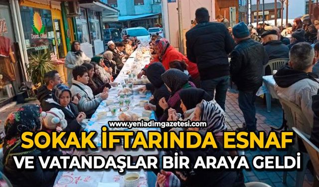 Sokak iftarında esnaf ve vatandaşlar bir araya geldi