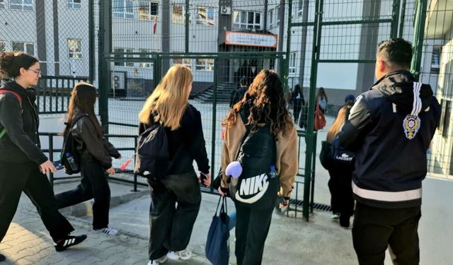 Polis okul önlerinde kuş uçurtmuyor