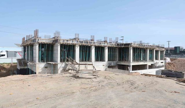 200 yataklı hastane ve meslek lisesi inşaatları hızla yükseliyor