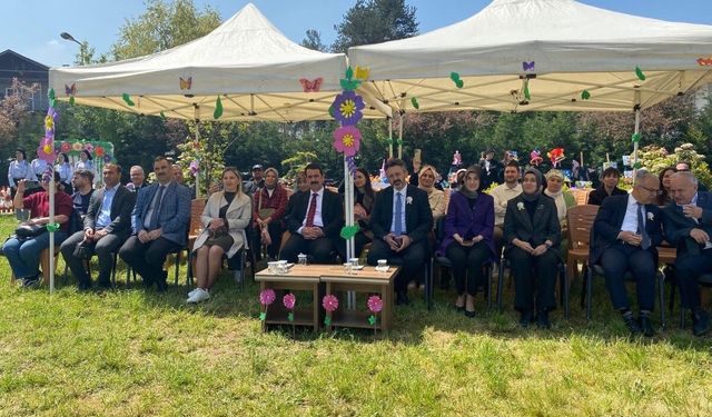 Minik öğrenciler hayallerini kağıda çizdi