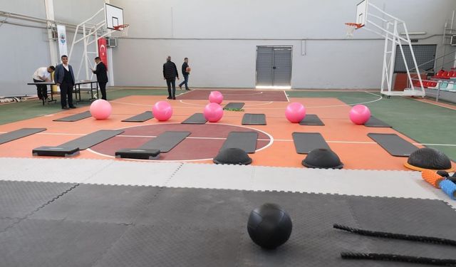 Yenilenen Tavşancıl Spor Salonu kapılarını açtı