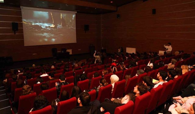 '7 Kemerli Bir Zaman Geçidi' filmi üniversite öğrencileriyle buluştu