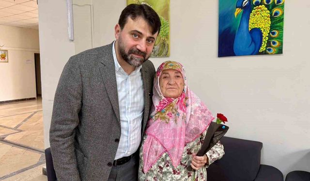 AK Parti heyetinden Anneler Günü'nde huzurevi ziyareti