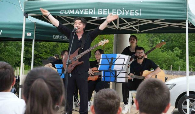 Cumayeri'nde Hıdırellez Şenliği renkli görüntülere sahne oldu