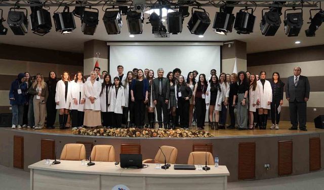 KBÜ'de kimya öğrencileri için önlük giyme töreni düzenlendi