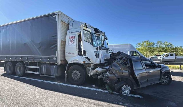 Kamyon cipi önüne katıp sürükledi: 2 yaralı