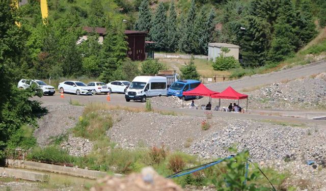 Maden göçüğünde hayatını kaybeden işçiyi çıkarma çalışmaları 26. saatinde sürüyor