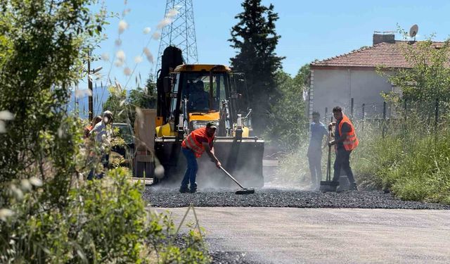 Sıcak asfalt çalışmaları devam ediyor
