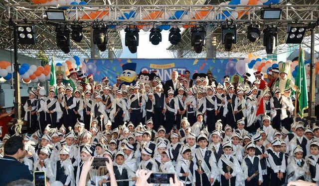 Sünnet şöleninde çocuklar doyasıya eğlendi