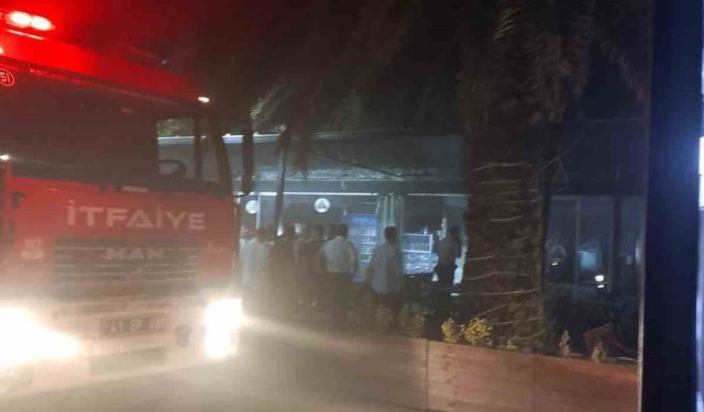Kafenin mutfağında çıkan yangın hasara neden oldu