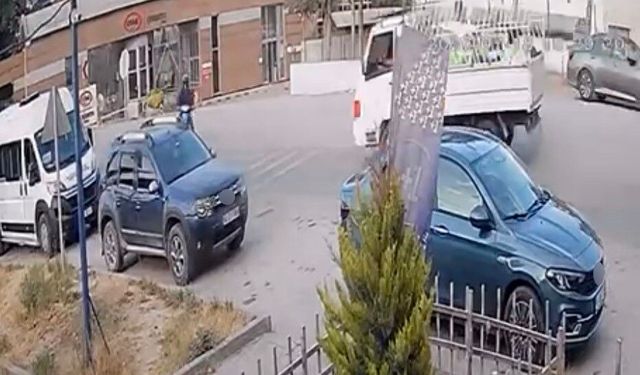 Motosiklet ile kamyonet kafa kafaya çarpıştı