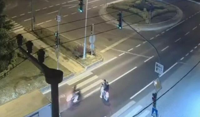 Motosikletlerin çarpışma anı kameralara yansıdı
