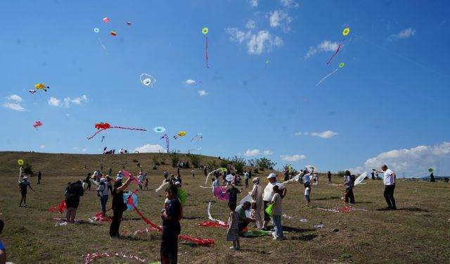 2 bin yıllık antik kentte gökyüzünü uçurtmalar süsledi