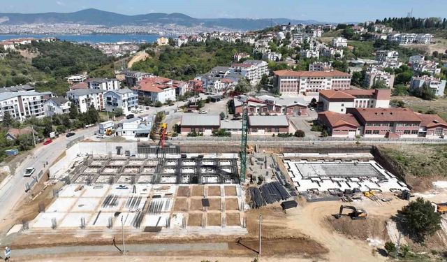 Gölcük'te spor salonu ve kapalı yüzme havuzu inşaatı sürüyor