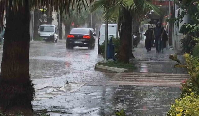 Sağanak hayatı olumsuz etkiledi