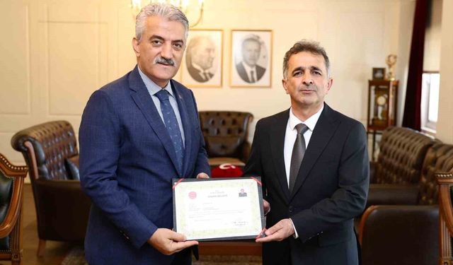 Tuğgeneral Mustafa Tetik'e başarı belgesi