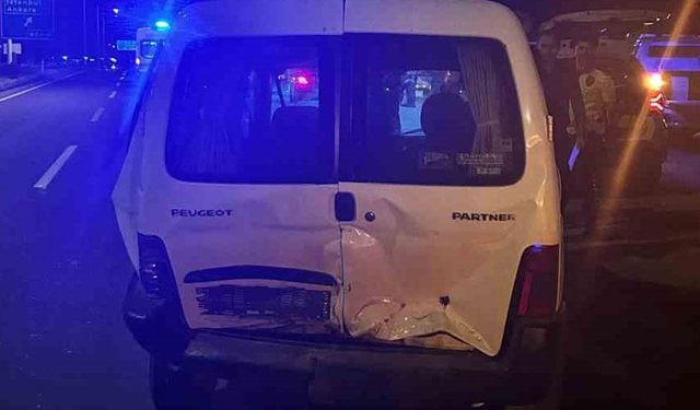 Otomobil ile hafif ticari araç çarpıştı: 2 yaralı