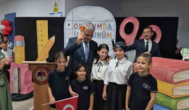 Düzce'de ilk ders zilini Vali Makas çaldı
