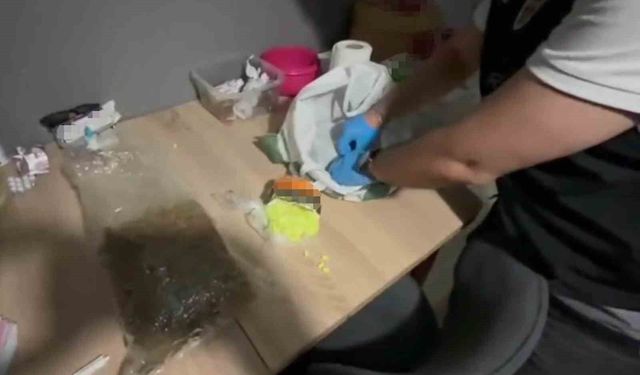 Zehir tacirlerine operasyon: Skank, kokain ve ecstasy ele geçirildi