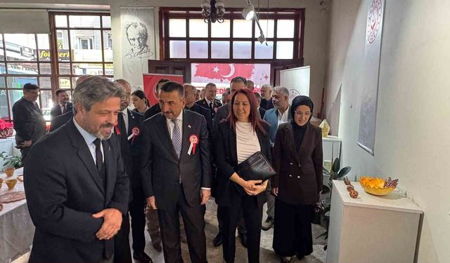 Zonguldak'ta şehit ve gazi yakınlarının seramik eserleri sergilendi