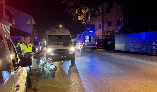 Motosiklet kaldırıma çarptı: 2 yaralı