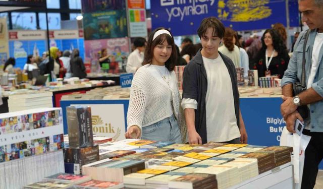 9 aylıkken geldikleri kitap fuarının 14 yıllık müdavimi oldular