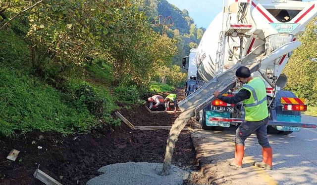 Düzce'de beton kanal çalışmaları sürüyor