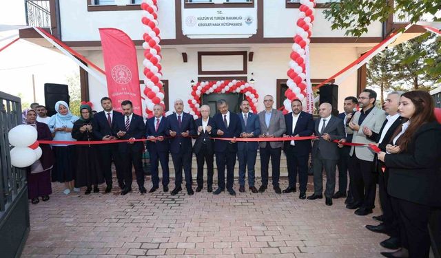 Hayati İnanç, Dilovası'nda kütüphane açılışına katıldı