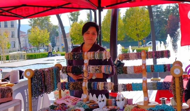 Kadınların el emeği ürünleri görücüye çıktı