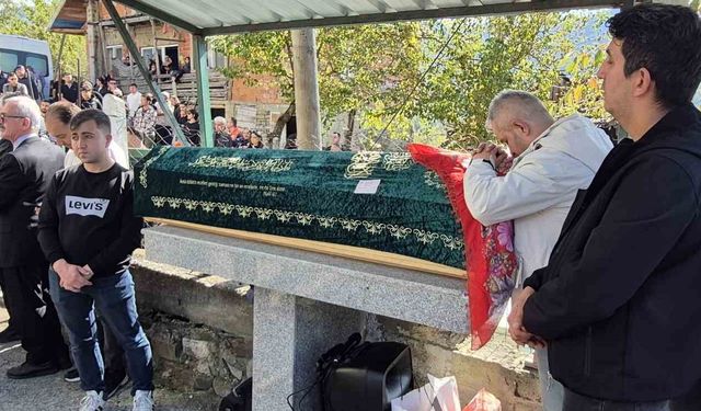 Okulda bıçaklı saldırıda hayatını kaybeden Eslem Sare, Bartın'da toprağa verildi