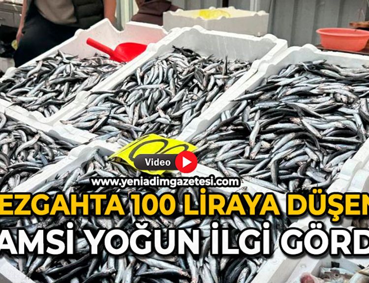 Tezgahta 100 liraya düşen hamsi yoğun ilgi gördü