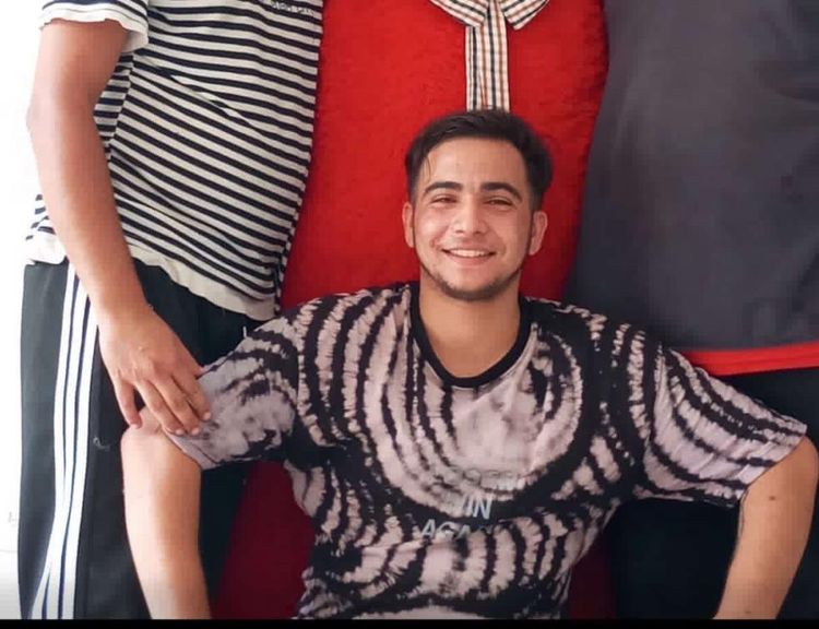 Genç taraftarın tribünden düştüğü anlar kamerada