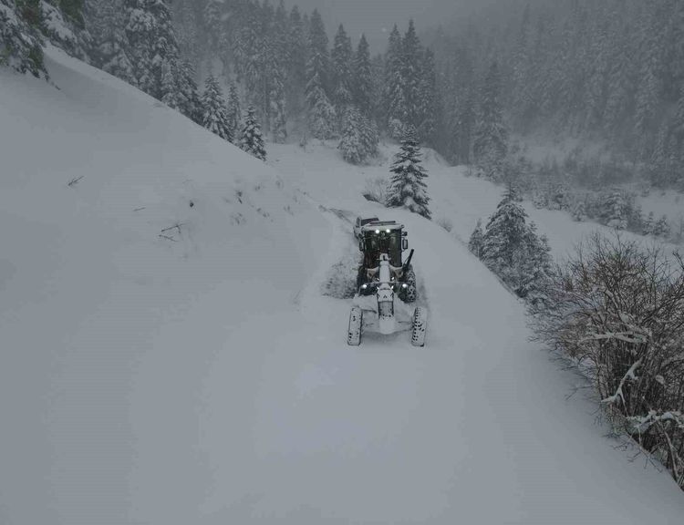 Köy yollarında karla mücadelesi yeniden başladı