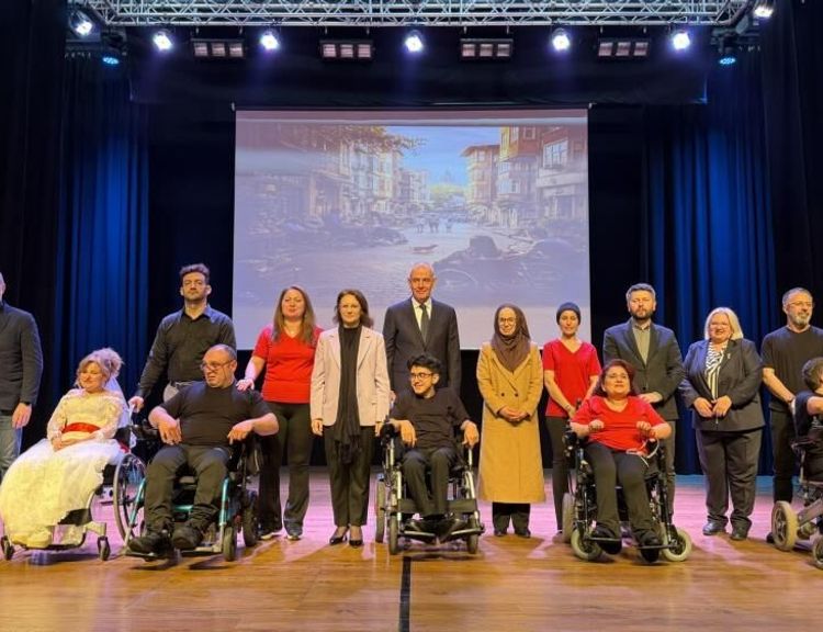 7 ay süren emek, tekerlekli sandalyeli bireylerin dansıyla sahneye taşındı